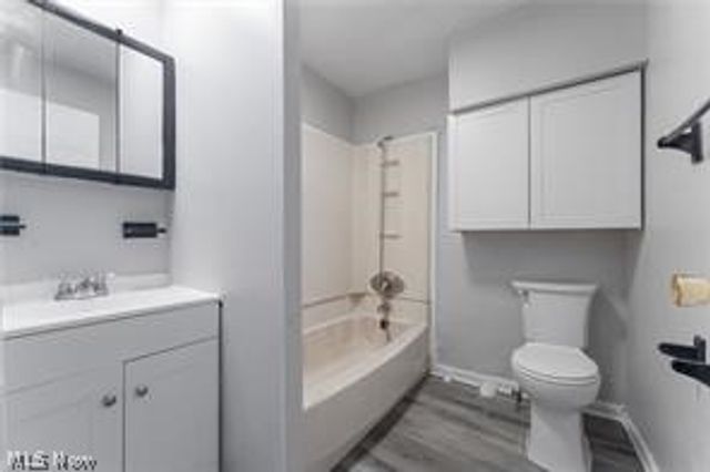 223 E Maple Street E, Hartville, OH 44632