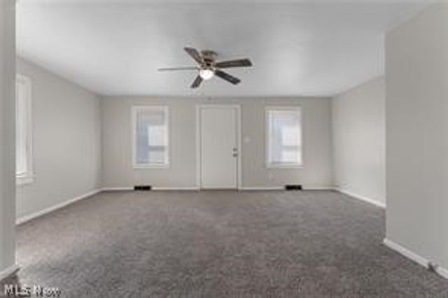 223 E Maple Street E, Hartville, OH 44632