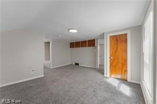 223 E Maple Street E, Hartville, OH 44632