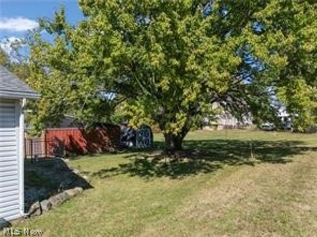 223 E Maple Street E, Hartville, OH 44632