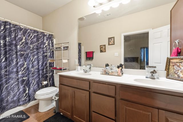 1005 Bridgetowne Lane, Breaux Bridge, LA 70517