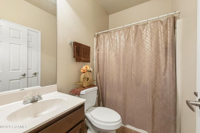 1005 Bridgetowne Lane, Breaux Bridge, LA 70517