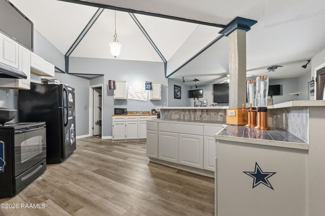 1005 Bridgetowne Lane, Breaux Bridge, LA 70517