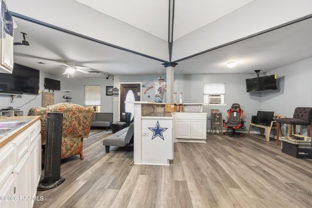 1005 Bridgetowne Lane, Breaux Bridge, LA 70517