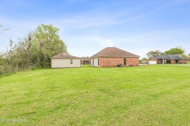 1005 Bridgetowne Lane, Breaux Bridge, LA 70517