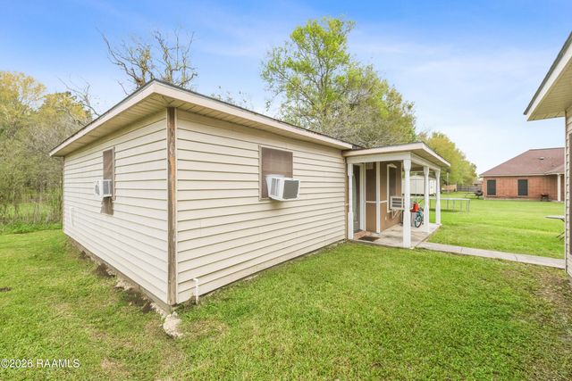 1005 Bridgetowne Lane, Breaux Bridge, LA 70517