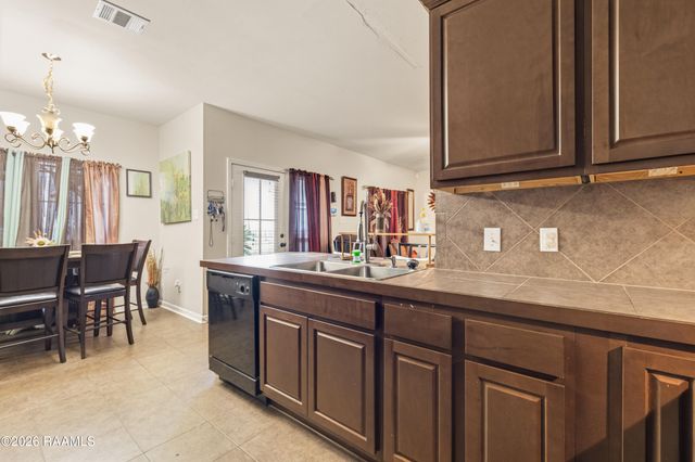 1005 Bridgetowne Lane, Breaux Bridge, LA 70517