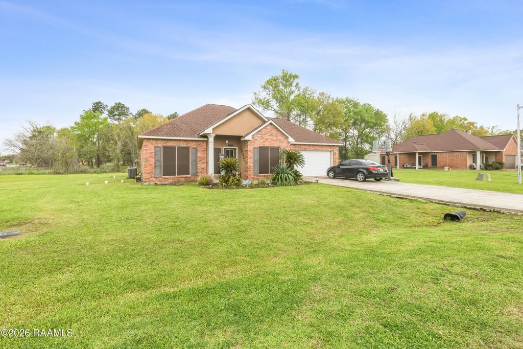 1005 Bridgetowne Lane, Breaux Bridge, LA 70517