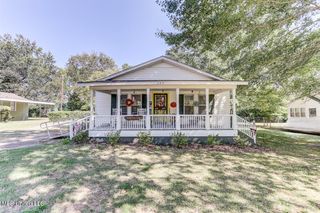 325 Hamilton Street, Holly Springs, MS 38635