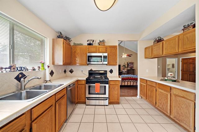 907 S Peach Hollow Court, Pearland, TX 77584
