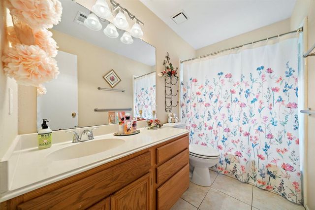 907 S Peach Hollow Court, Pearland, TX 77584
