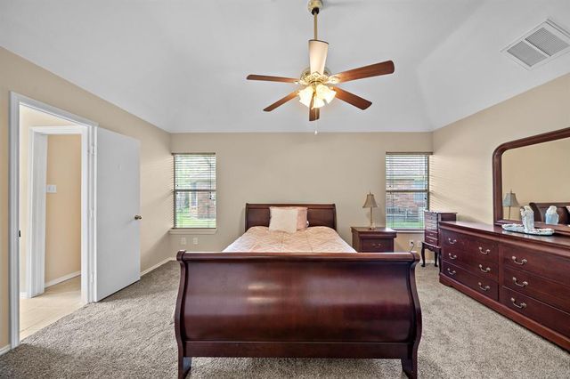 907 S Peach Hollow Court, Pearland, TX 77584