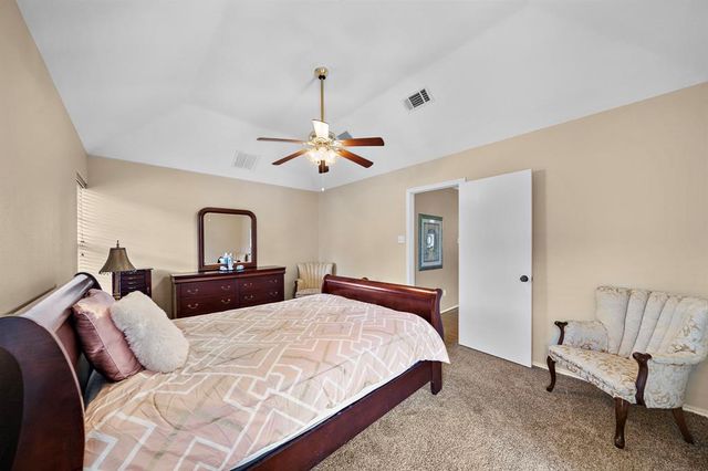 907 S Peach Hollow Court, Pearland, TX 77584