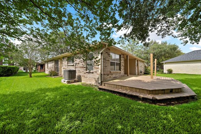 907 S Peach Hollow Court, Pearland, TX 77584
