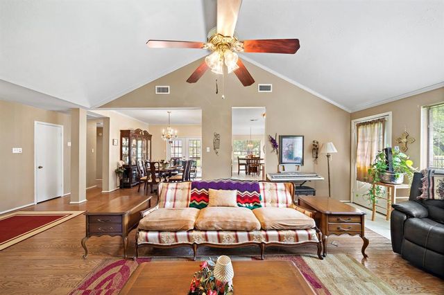 907 S Peach Hollow Court, Pearland, TX 77584