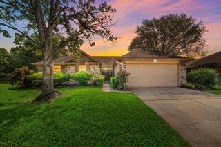 907 S Peach Hollow Court, Pearland, TX 77584
