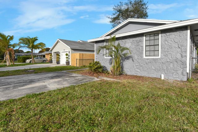 237 SW 11th Avenue, Delray Beach, FL 33444