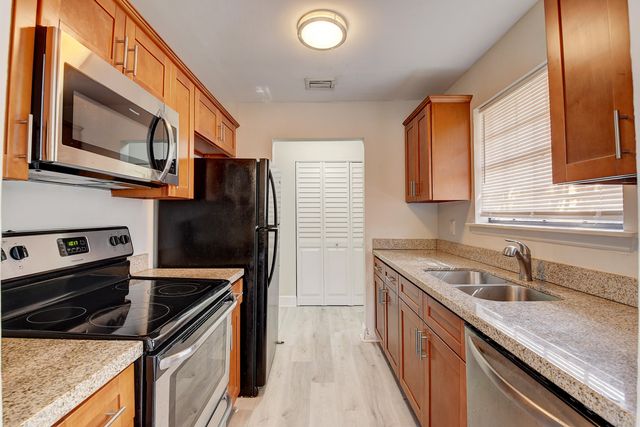 237 SW 11th Avenue, Delray Beach, FL 33444