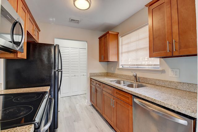 237 SW 11th Avenue, Delray Beach, FL 33444