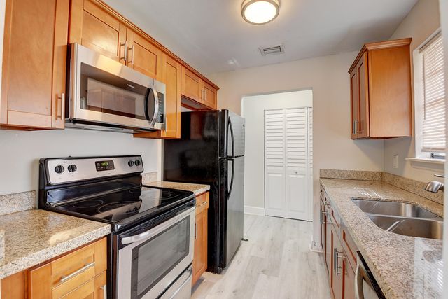 237 SW 11th Avenue, Delray Beach, FL 33444