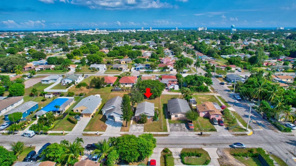 237 SW 11th Avenue, Delray Beach, FL 33444