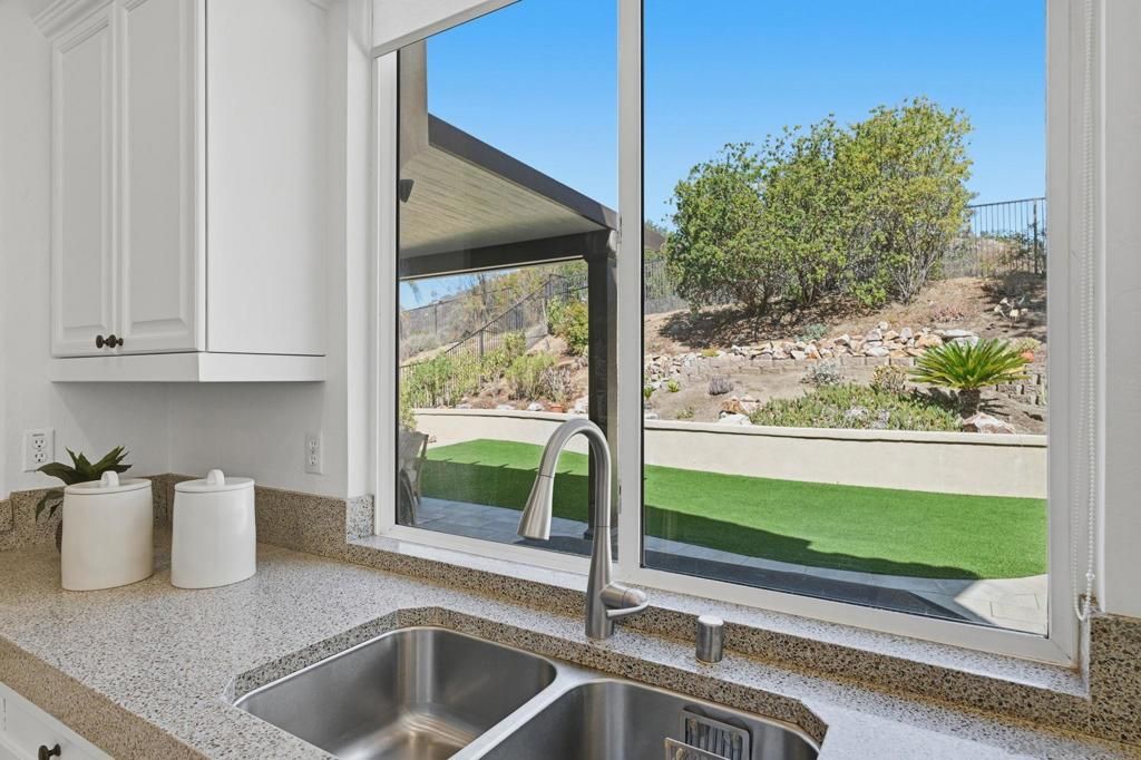 Image 12 of property listing at 3393 Holly Oak Ln, Escondido, CA 92027
