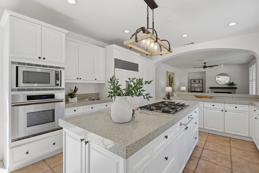 Image 13 of property listing at 3393 Holly Oak Ln, Escondido, CA 92027