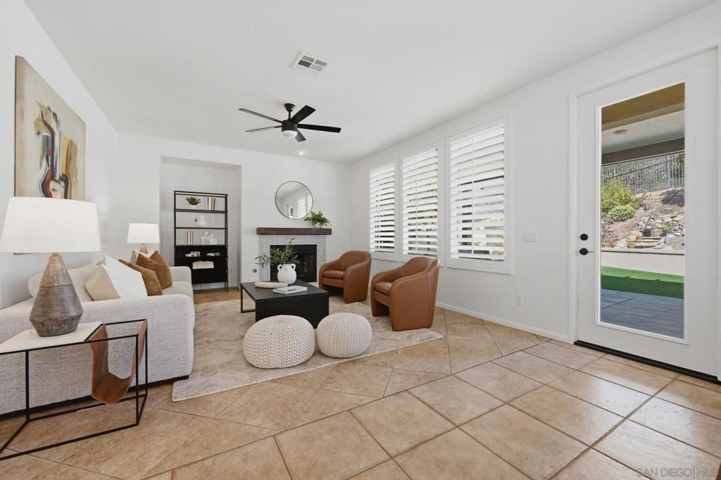 Image 15 of property listing at 3393 Holly Oak Ln, Escondido, CA 92027