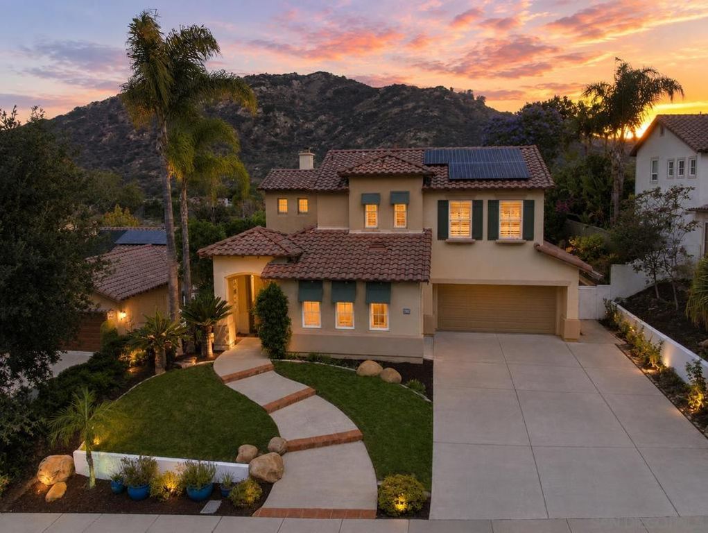 Image 2 of property listing at 3393 Holly Oak Ln, Escondido, CA 92027