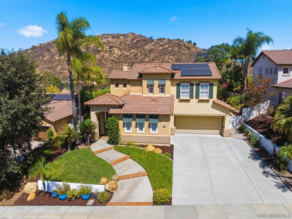 Image 3 of property listing at 3393 Holly Oak Ln, Escondido, CA 92027