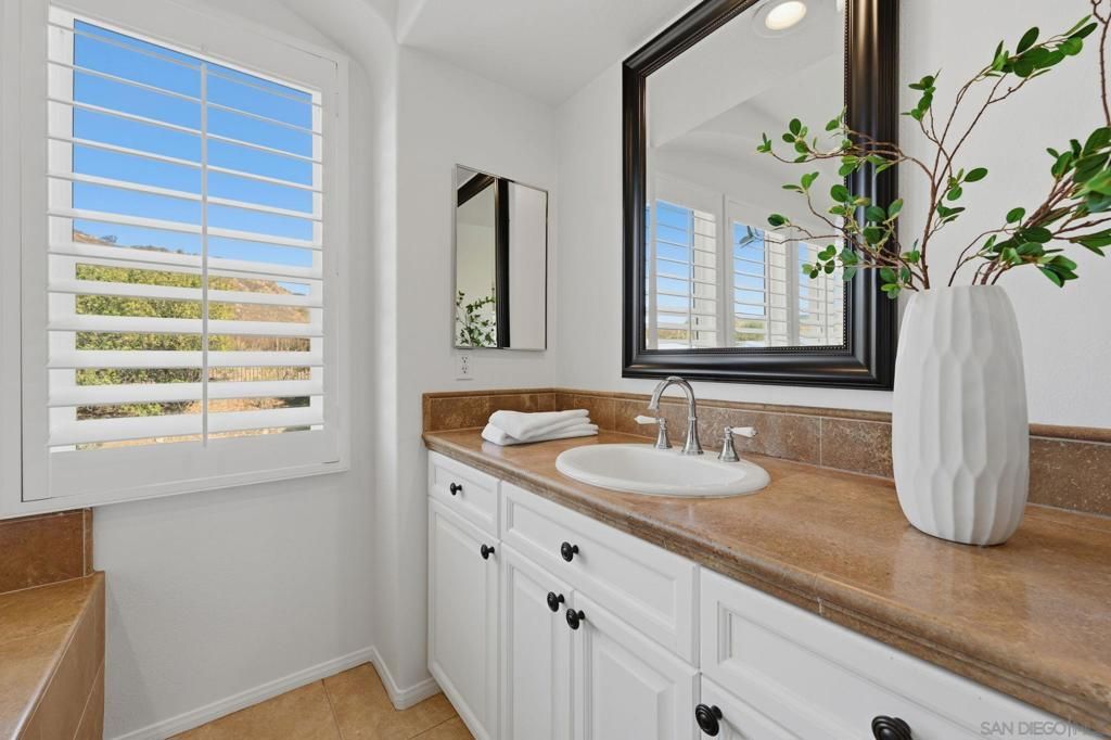 Image 35 of property listing at 3393 Holly Oak Ln, Escondido, CA 92027