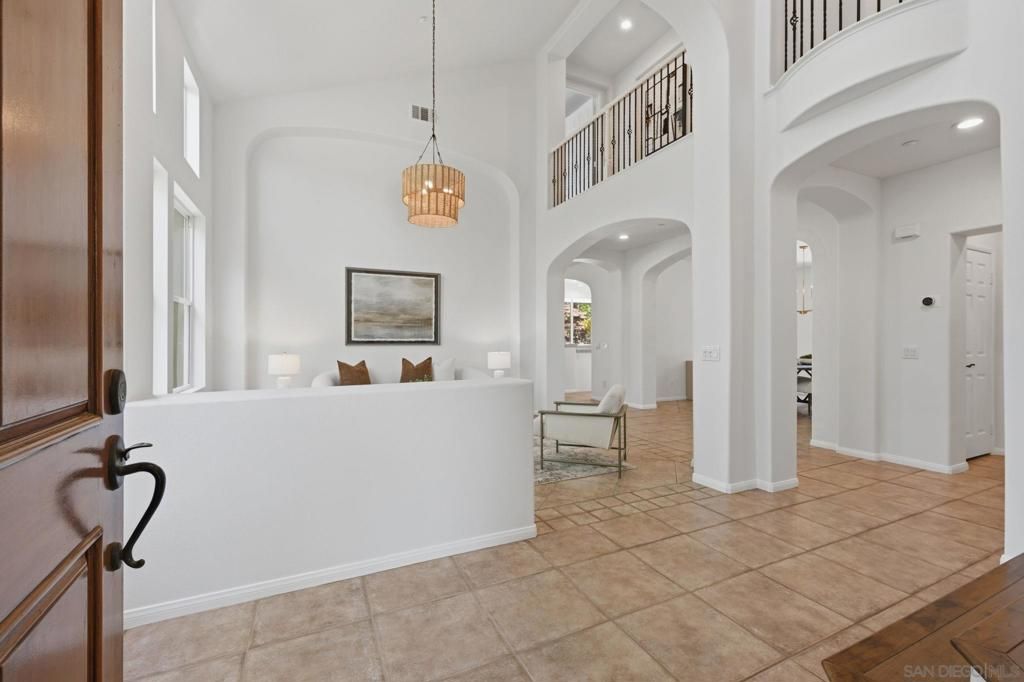 Image 5 of property listing at 3393 Holly Oak Ln, Escondido, CA 92027