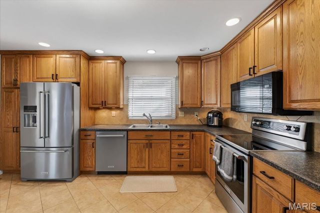1331 Parkview Valley Drive, Ballwin, MO 63011