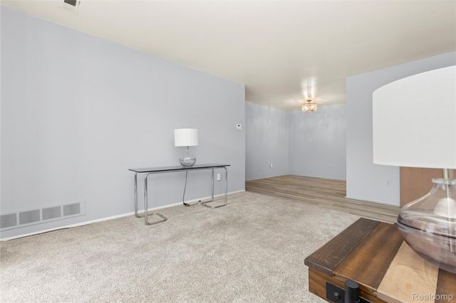 7806 Manor Circle 101, Westland, MI 48185