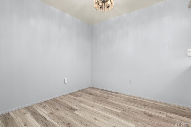 7806 Manor Circle 101, Westland, MI 48185