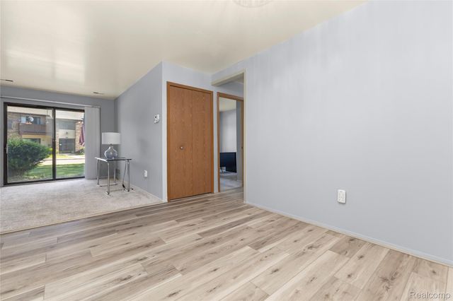 7806 Manor Circle 101, Westland, MI 48185