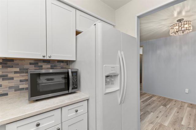 7806 Manor Circle 101, Westland, MI 48185