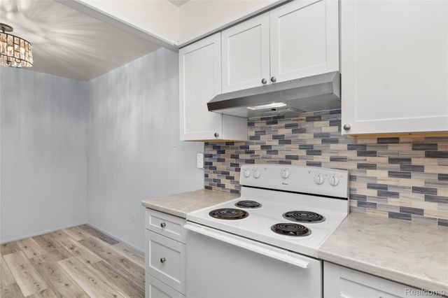 7806 Manor Circle 101, Westland, MI 48185