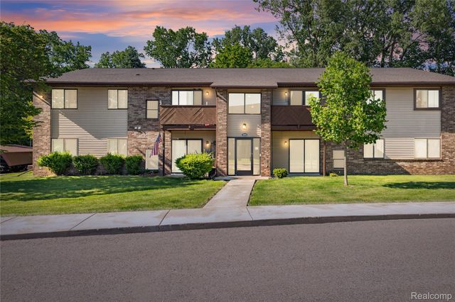 7806 Manor Circle 101, Westland, MI 48185