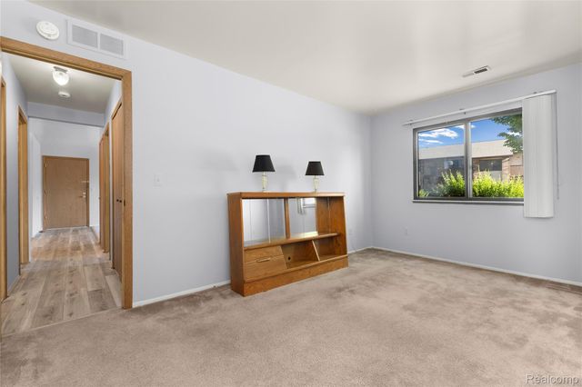 7806 Manor Circle 101, Westland, MI 48185