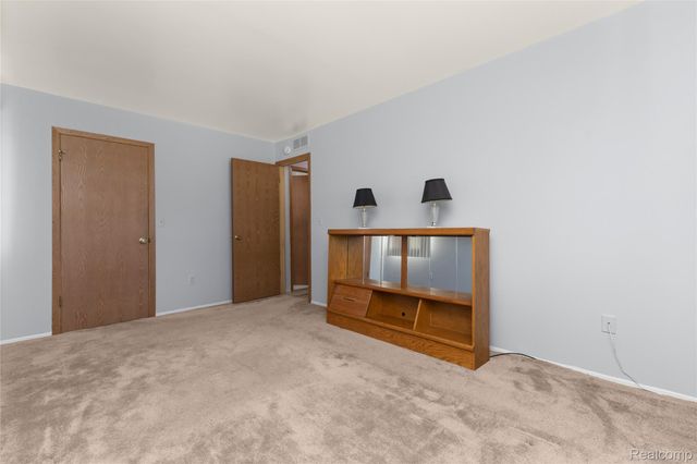 7806 Manor Circle 101, Westland, MI 48185