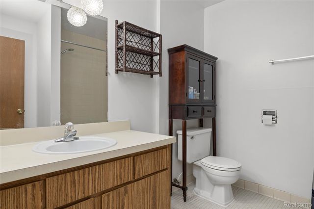7806 Manor Circle 101, Westland, MI 48185