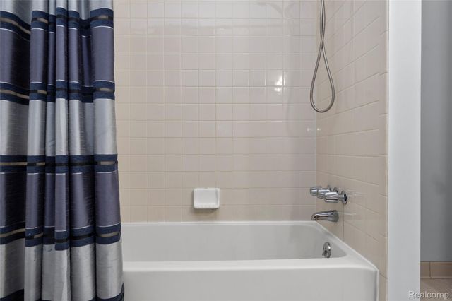 7806 Manor Circle 101, Westland, MI 48185