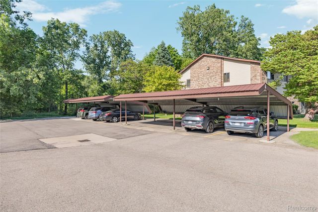 7806 Manor Circle 101, Westland, MI 48185