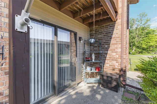 7806 Manor Circle 101, Westland, MI 48185