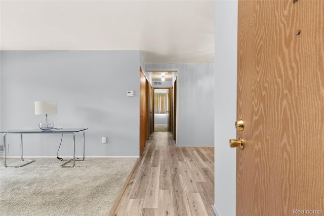 7806 Manor Circle 101, Westland, MI 48185