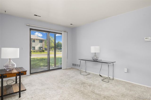 7806 Manor Circle 101, Westland, MI 48185