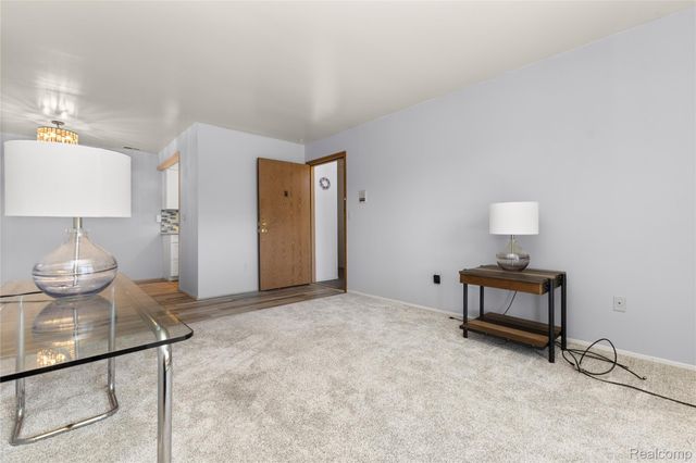 7806 Manor Circle 101, Westland, MI 48185