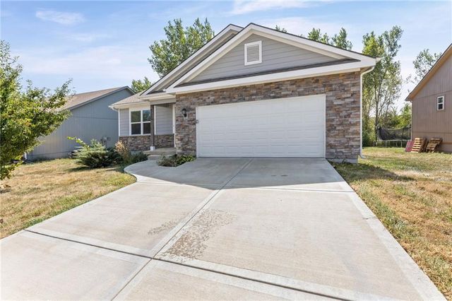 21325 W 216th Street, Spring Hill, KS 66083