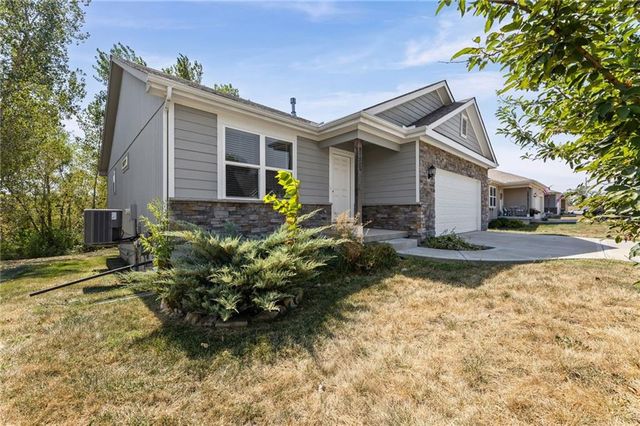 21325 W 216th Street, Spring Hill, KS 66083